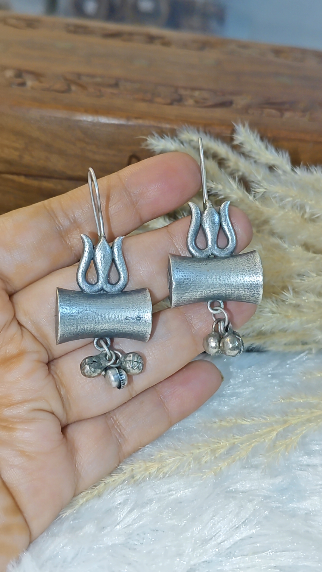 ANTIQUE SLA TRISHUL DAMRU EARRINGS WITH GHUNGROO CHARM - Image 2