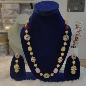 ANTIQUE NECKLACE WITH MONALISA STONES