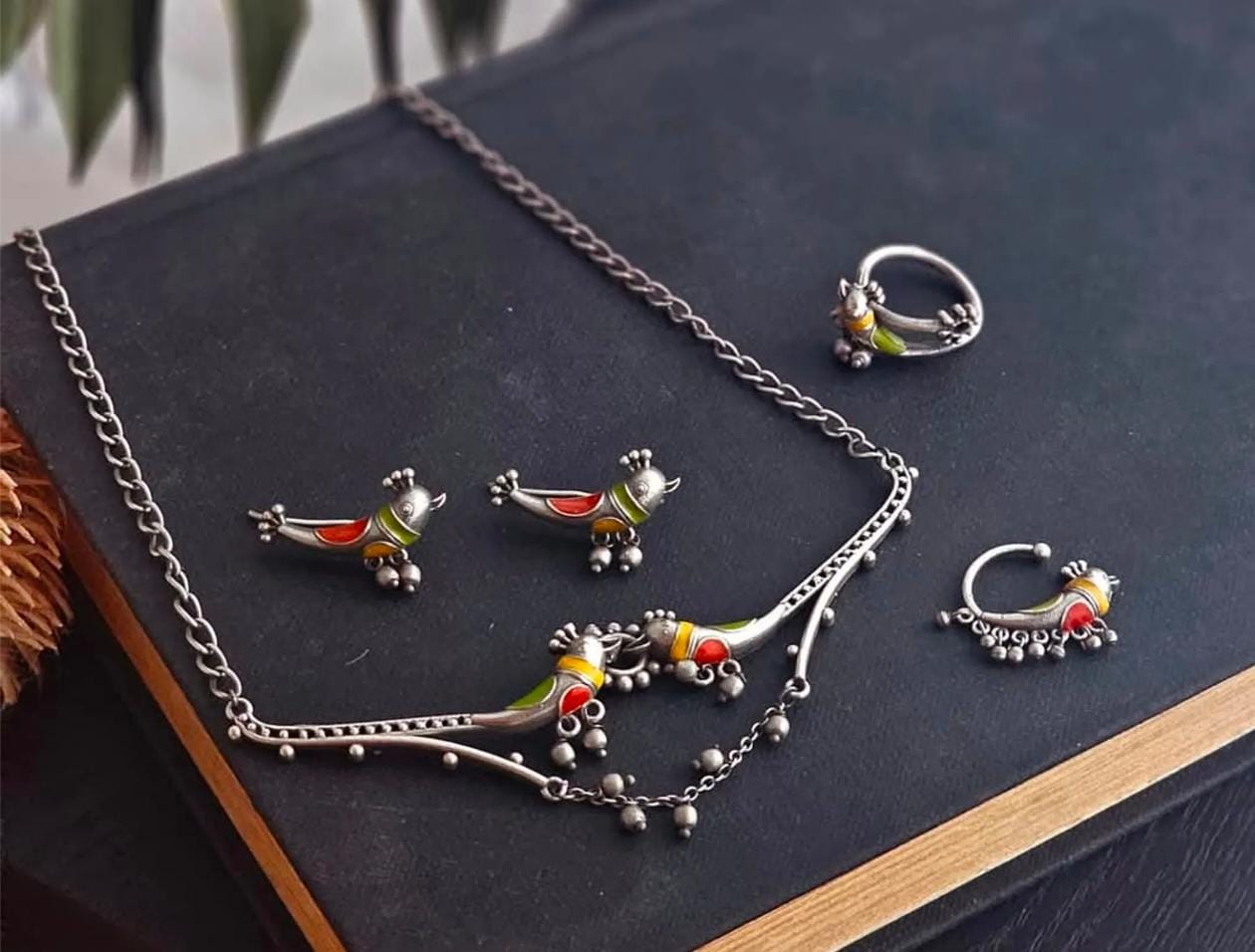 SILVER REPLICA BIRD MOTIF JEWELLERY SET – NECKLACE, EARRINGS & NOSE PINS