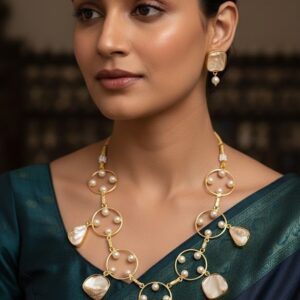 ELEGANT MOTHER-OF-PEARL NECKLACE SET