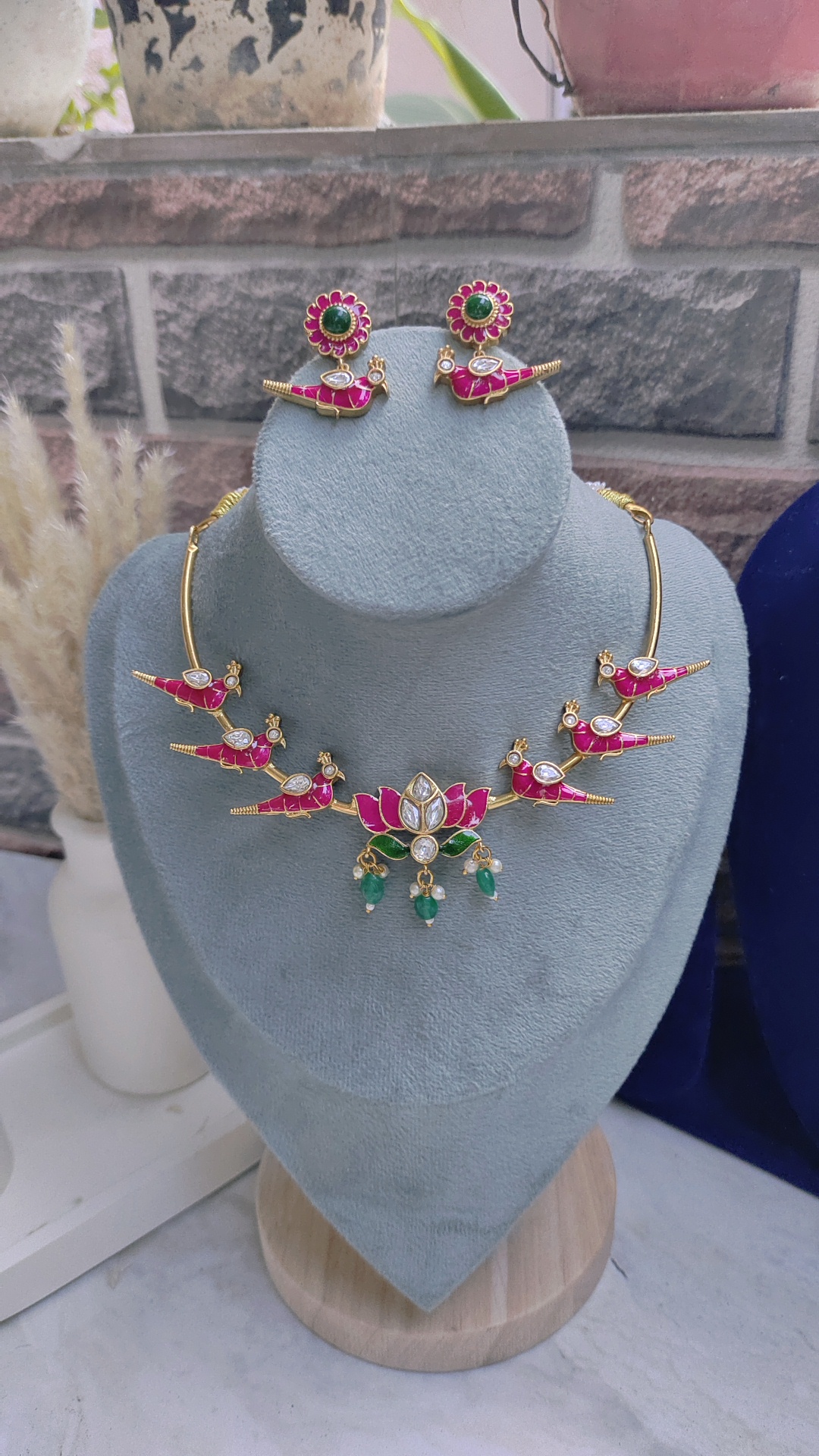 GOLDEN STAINLESS STEEL PREMIUM & ELEGANT ( ANTI TARNISH ) NECKLACE SET FOR WOMEN