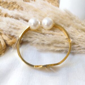 GOLDEN STAINLESS STEEL PREMIUM & ELEGANT ( ANTI TARNISH ) BRACELET FOR WOMEN