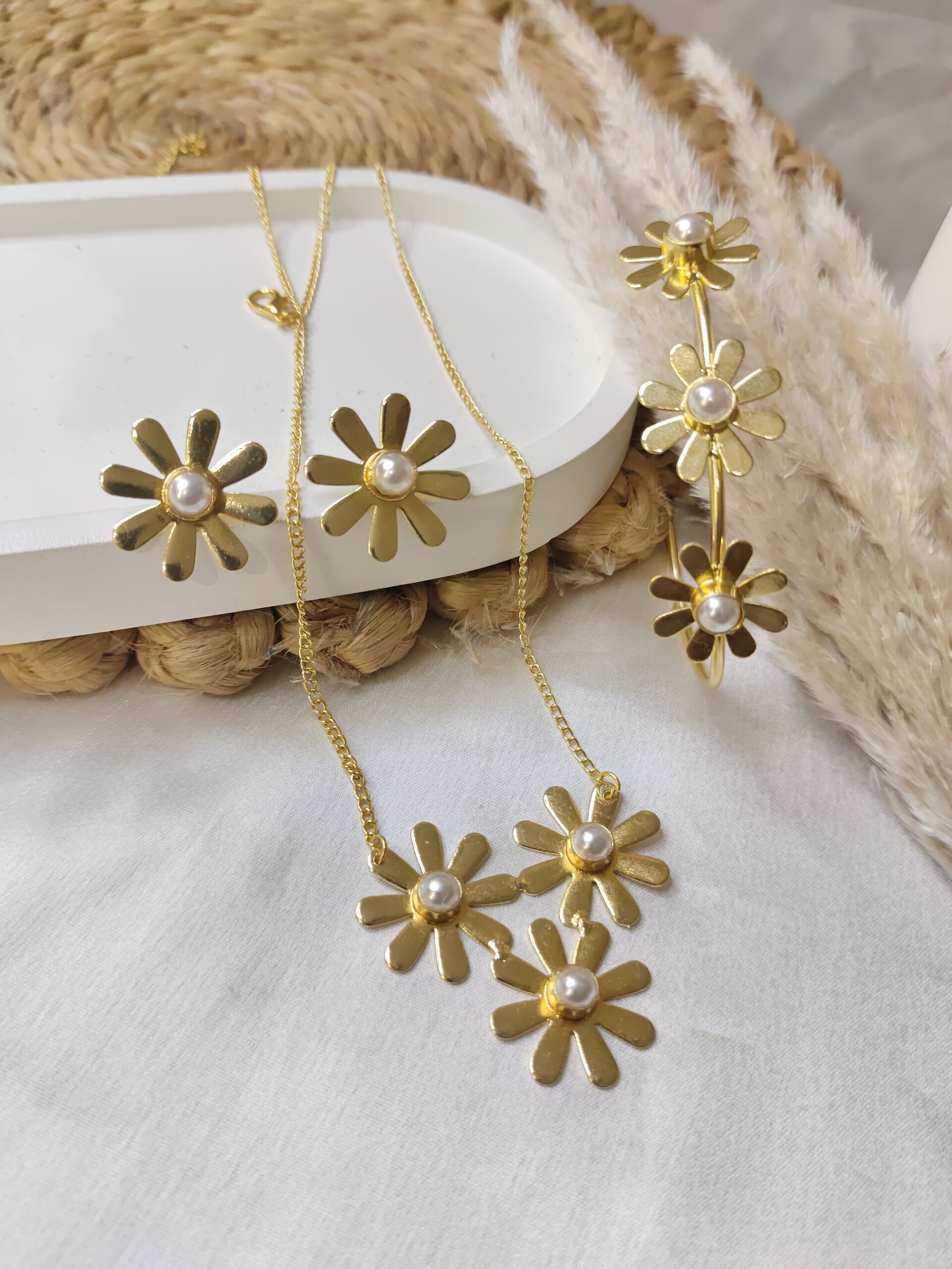 GOLDEN BRASS ( STLYISH FLORA PATTERN ) NECKLACE SET WITH BRACELET AND STUDS - COMBO - Image 3