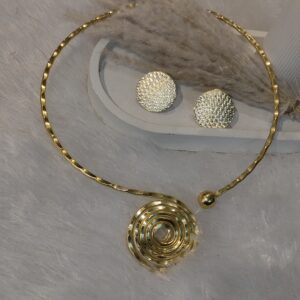 GOLD-TONE NECKLACE & EARRINGS SET