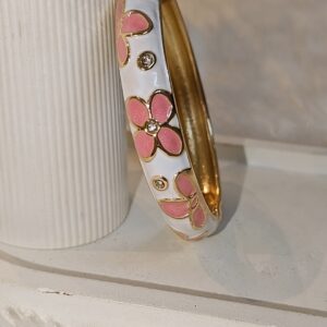 ELEGANT ENAMEL FLORAL BANGLE – PINK & WHITE WITH GOLD ACCENTS